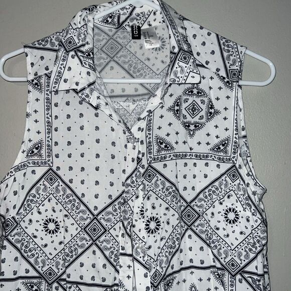 H&M Divided Bandana Print Sleeveless Top - Picture 2 of 7